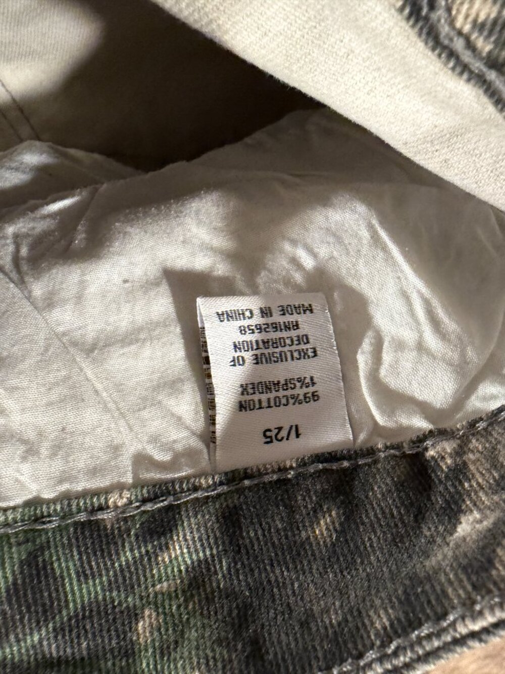 Disclosure Realtree Camo Straight Leg Jeans Size 1/25 - Picture 4 of 4